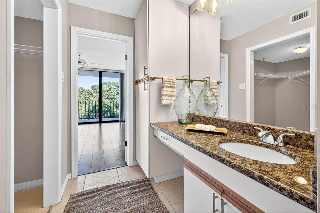 Image 33 of property listing at 3211 W SWANN AVENUE 502, Tampa, FL 33609