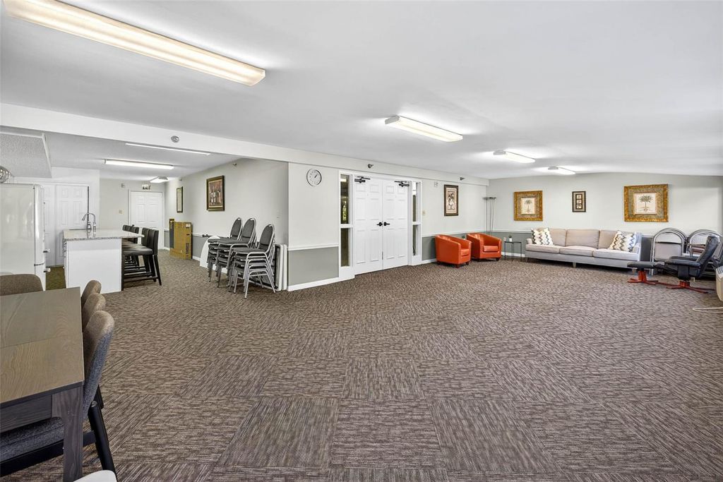 Image 38 of property listing at 3211 W SWANN AVENUE 502, Tampa, FL 33609