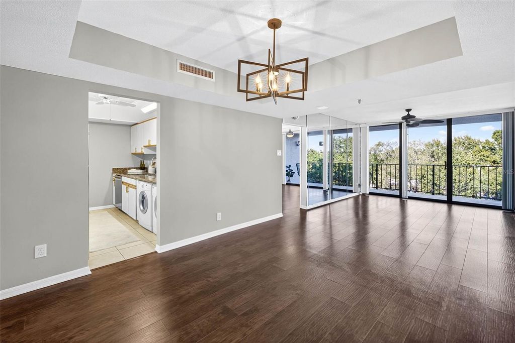 Image 5 of property listing at 3211 W SWANN AVENUE 502, Tampa, FL 33609