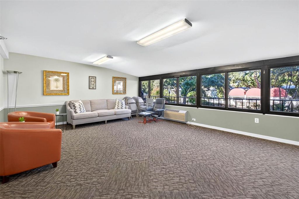 Image 41 of property listing at 3211 W SWANN AVENUE 502, Tampa, FL 33609