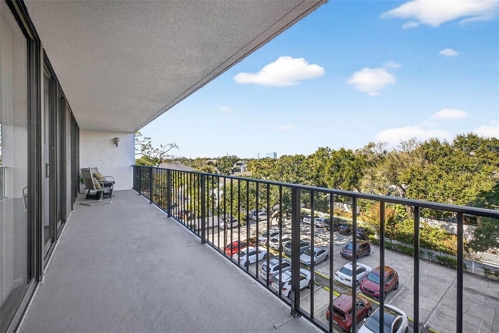 Image 49 of property listing at 3211 W SWANN AVENUE 502, Tampa, FL 33609