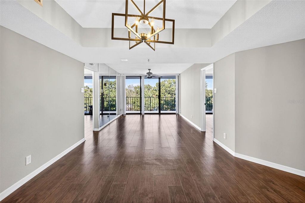 Image 6 of property listing at 3211 W SWANN AVENUE 502, Tampa, FL 33609