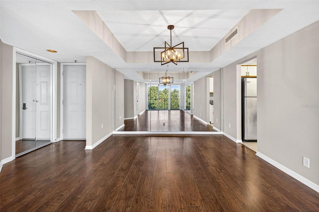 Image 9 of property listing at 3211 W SWANN AVENUE 502, Tampa, FL 33609