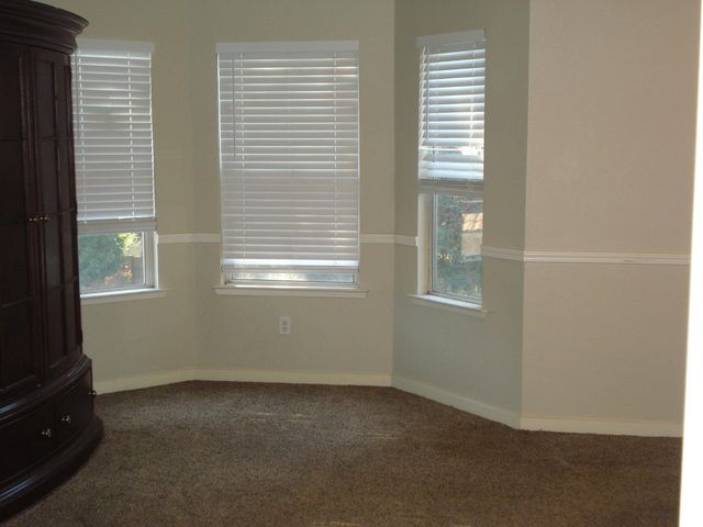8059 N Rowell Avenue, Fresno, CA 93720