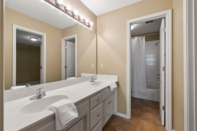 14961 S Glen Eyrie Street, Olathe, KS 66061