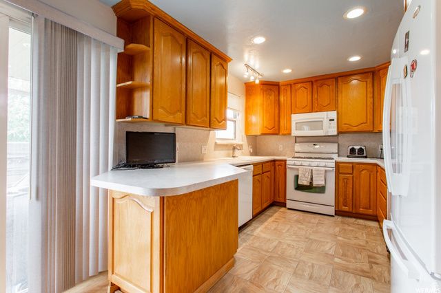 4942 SOUTHRIDGE DR, Taylorsville, UT 84129