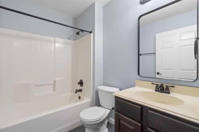 5036 Lexington Meadow LN, Del Valle, TX 78617