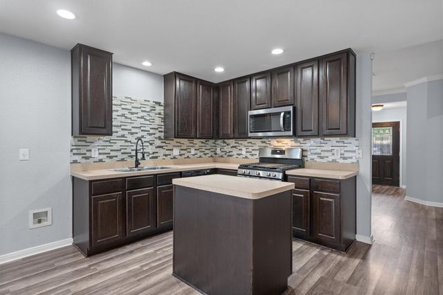 5036 Lexington Meadow LN, Del Valle, TX 78617