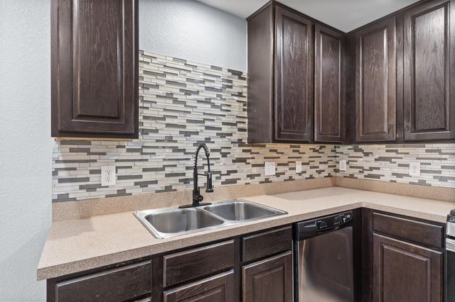 5036 Lexington Meadow LN, Del Valle, TX 78617