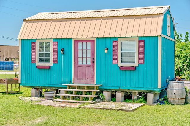 1035 Tx-87, Crystal Beach, TX 77650