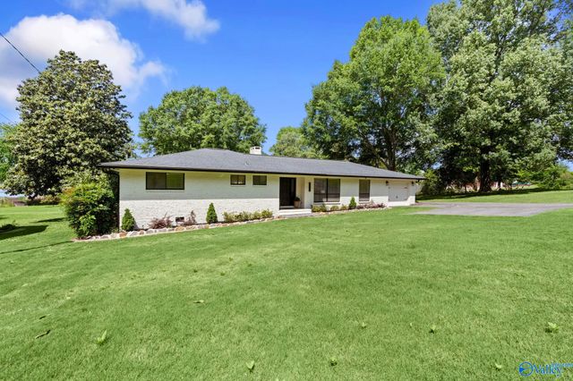 6304 Spring Creek Drive, Guntersville, AL 35976