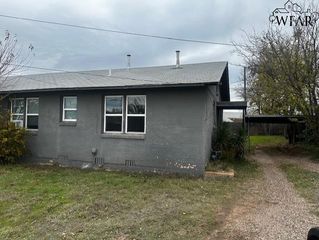 1043 E WENONAH AVENUE, Wichita Falls, TX 76309
