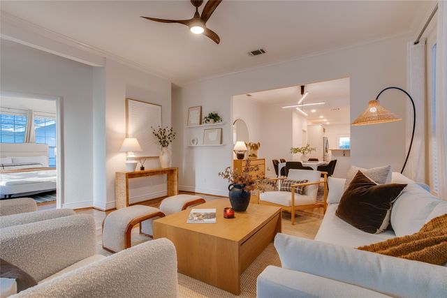 830 N Clinton Avenue, Dallas, TX 75208