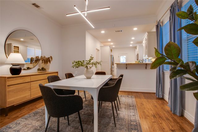 830 N Clinton Avenue, Dallas, TX 75208