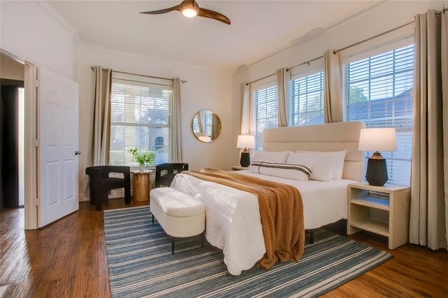 830 N Clinton Avenue, Dallas, TX 75208