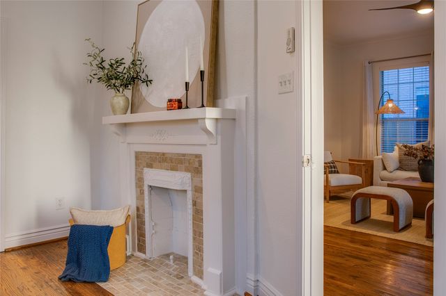 830 N Clinton Avenue, Dallas, TX 75208