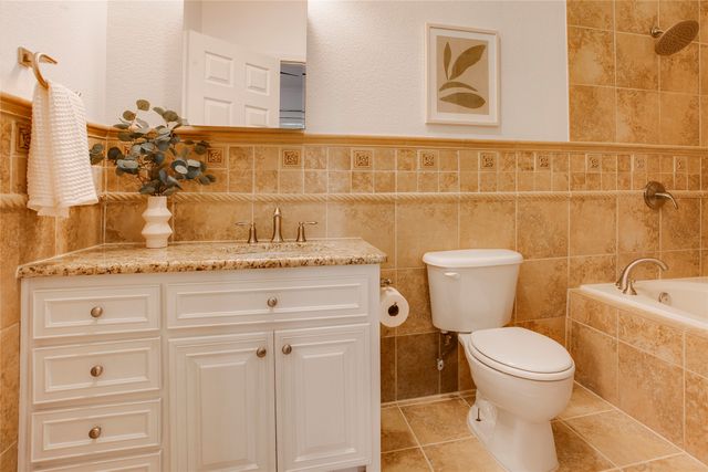 830 N Clinton Avenue, Dallas, TX 75208