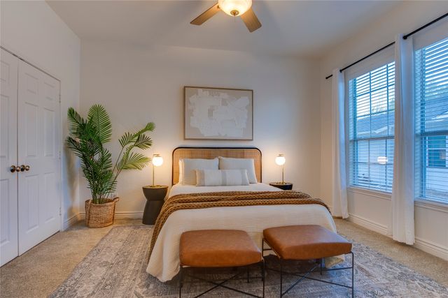 830 N Clinton Avenue, Dallas, TX 75208