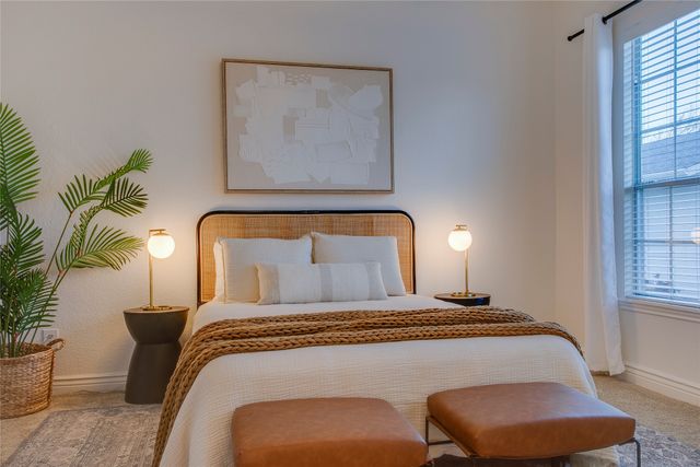 830 N Clinton Avenue, Dallas, TX 75208