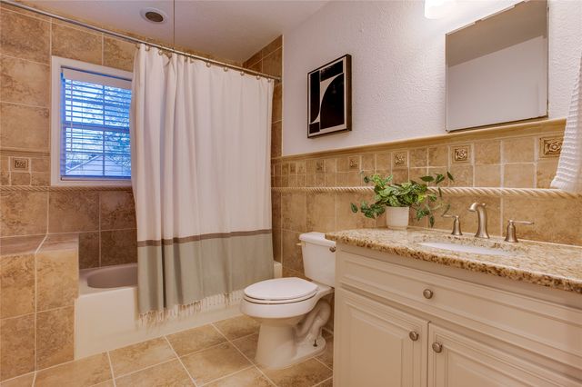 830 N Clinton Avenue, Dallas, TX 75208