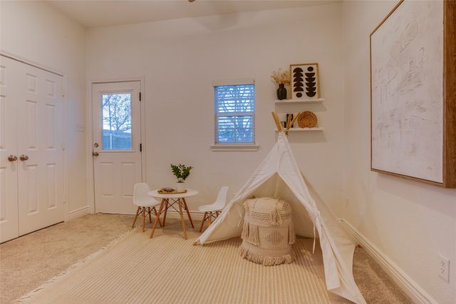 830 N Clinton Avenue, Dallas, TX 75208