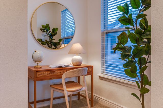 830 N Clinton Avenue, Dallas, TX 75208