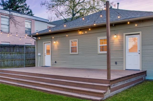 830 N Clinton Avenue, Dallas, TX 75208