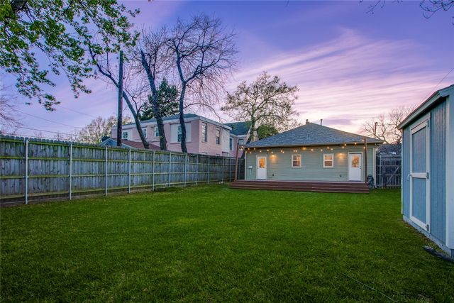 830 N Clinton Avenue, Dallas, TX 75208