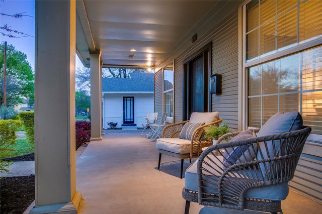 830 N Clinton Avenue, Dallas, TX 75208