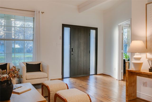 830 N Clinton Avenue, Dallas, TX 75208