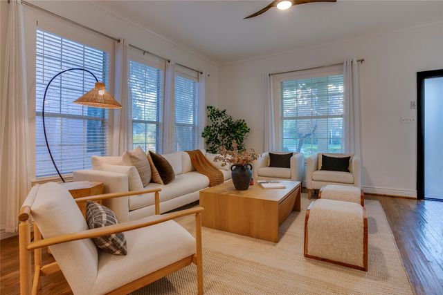 830 N Clinton Avenue, Dallas, TX 75208