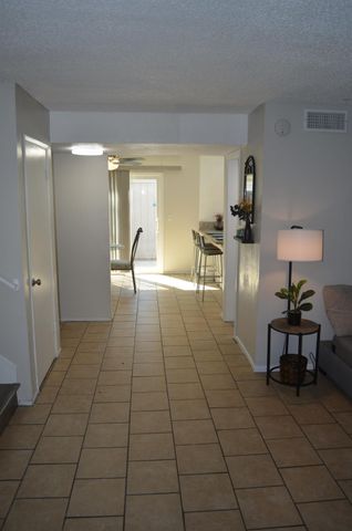 5919 Bamford Dr, Sacramento, CA 95823