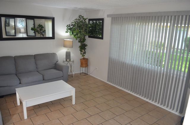 5919 Bamford Dr, Sacramento, CA 95823