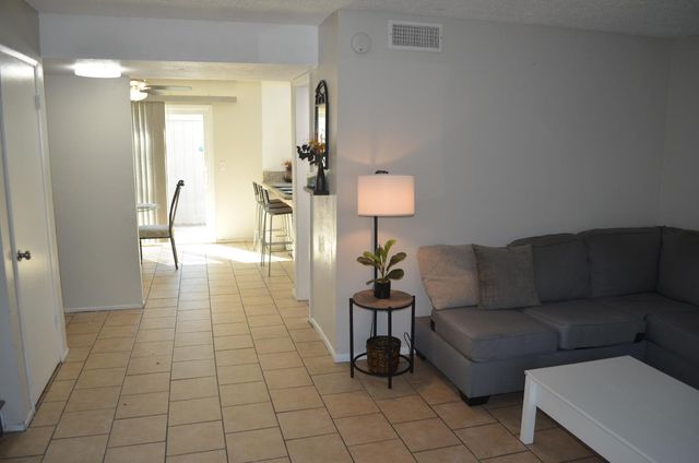 5919 Bamford Dr, Sacramento, CA 95823