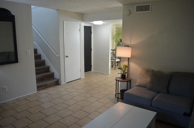 5919 Bamford Dr, Sacramento, CA 95823