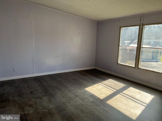 68 GAIL DR, Martinsburg, WV 25403