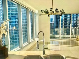 475 Brickell Ave 2915, Miami, FL 33131