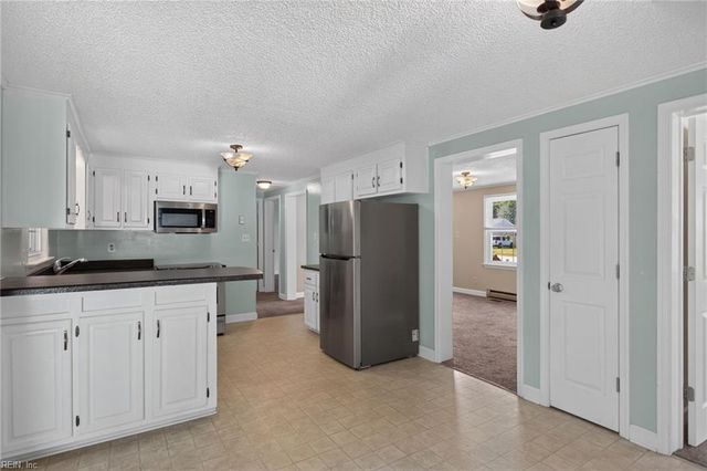 105 Cavalier DR, Yorktown, VA 23692