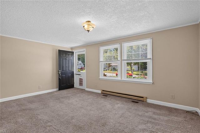 105 Cavalier DR, Yorktown, VA 23692