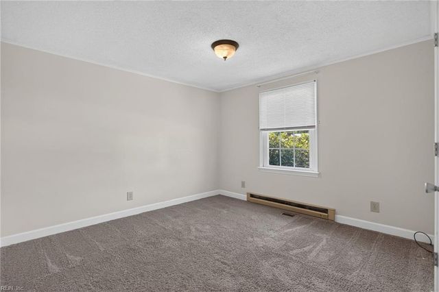 105 Cavalier DR, Yorktown, VA 23692