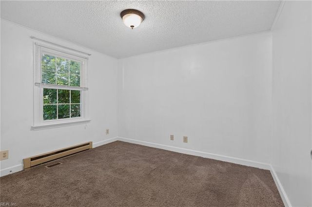 105 Cavalier DR, Yorktown, VA 23692