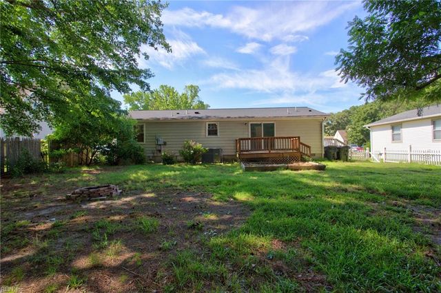 105 Cavalier DR, Yorktown, VA 23692