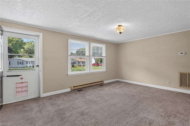 105 Cavalier DR, Yorktown, VA 23692