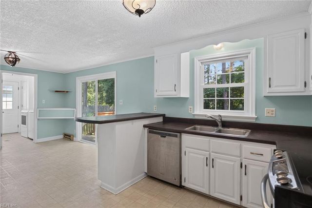 105 Cavalier DR, Yorktown, VA 23692