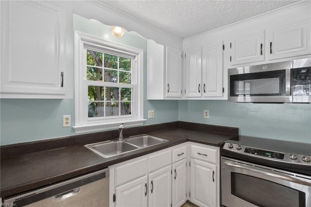 105 Cavalier DR, Yorktown, VA 23692