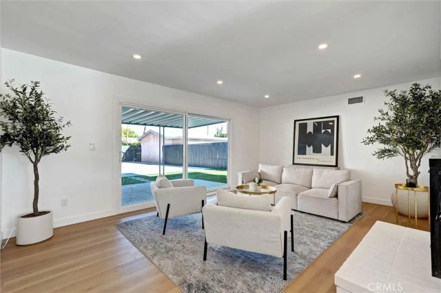 8612 Mason, Winnetka, CA 91306