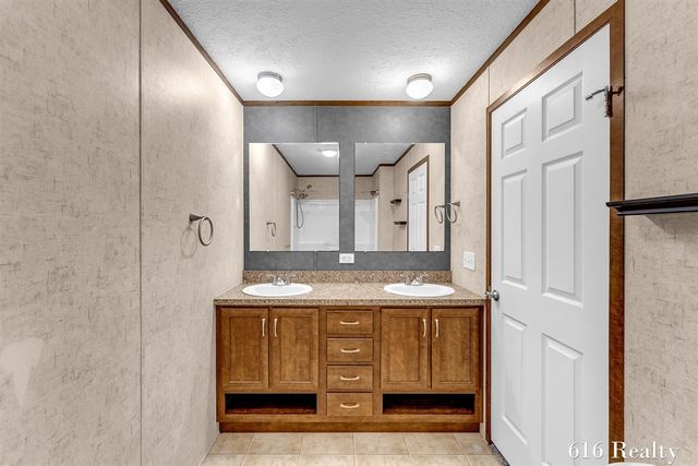 1412 Red Oak Lane, Belmont, MI 49306