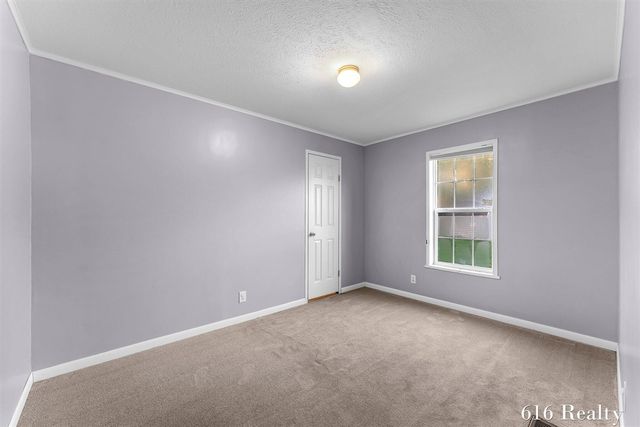 1412 Red Oak Lane, Belmont, MI 49306