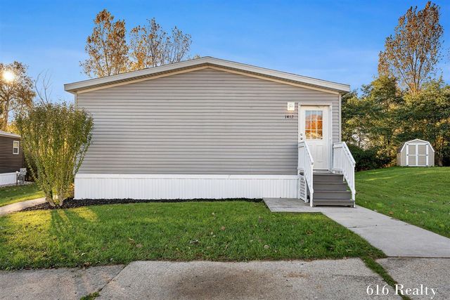 1412 Red Oak Lane, Belmont, MI 49306