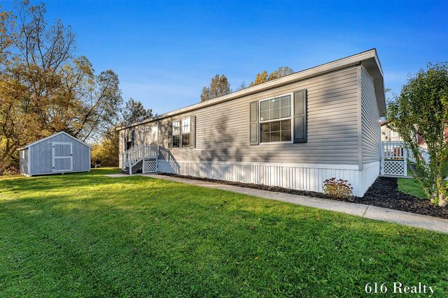 1412 Red Oak Lane, Belmont, MI 49306